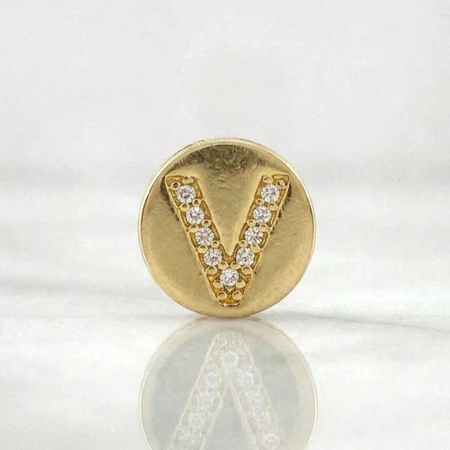 Dije Herraje Letra V 1.5gr / 1/2 in / Oro Amarillo 18K *