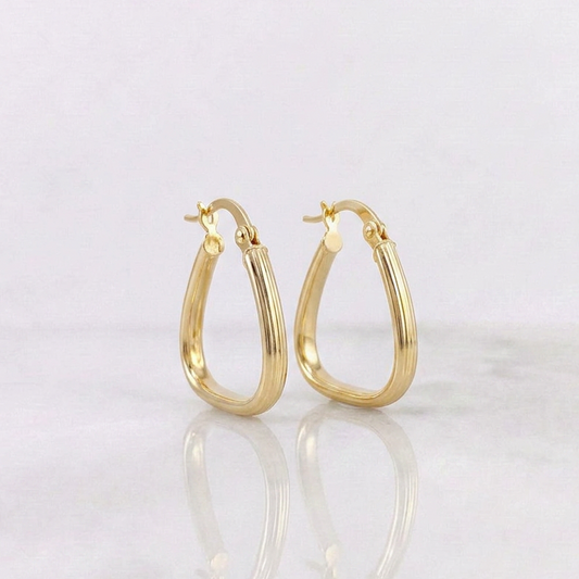 Andy Triangle Hoop Earrings 1.55 g / 3/4 in 18K Yellow Gold