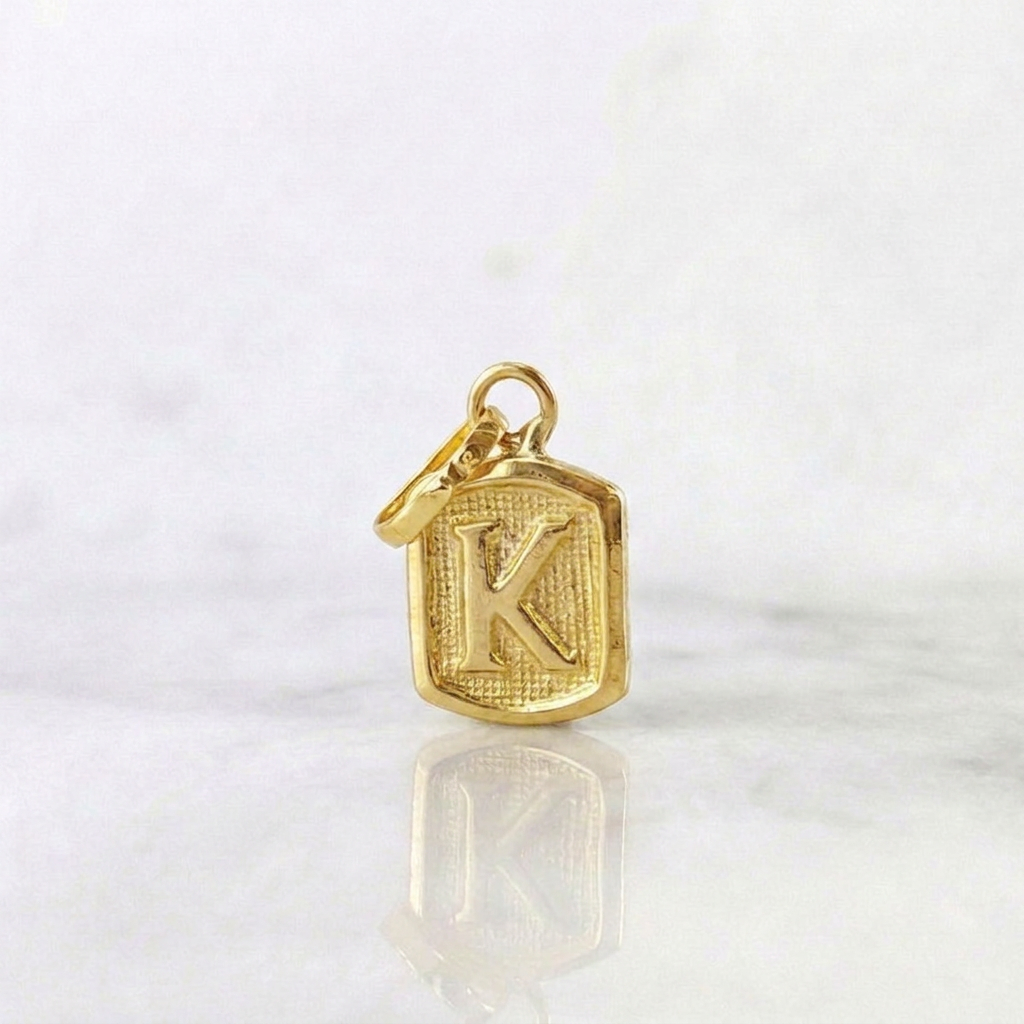 Pendant Letter K Textured Frame 0.35gr / 1/2 in / Yellow Gold 18K