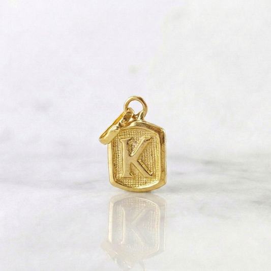 Pendant Letter K Textured Frame 0.35gr / 1/2 in / Yellow Gold 18K