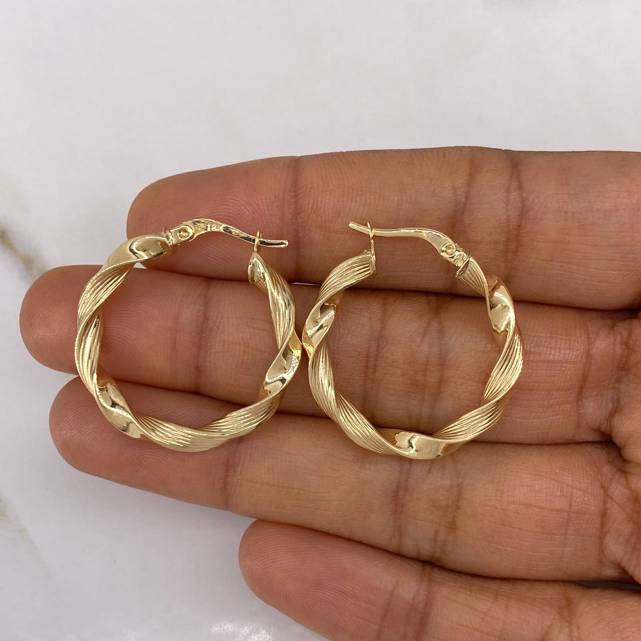 Hoop Earrings Weigh 2.8gr / 3cm / Striped Spiral Yellow Gold &