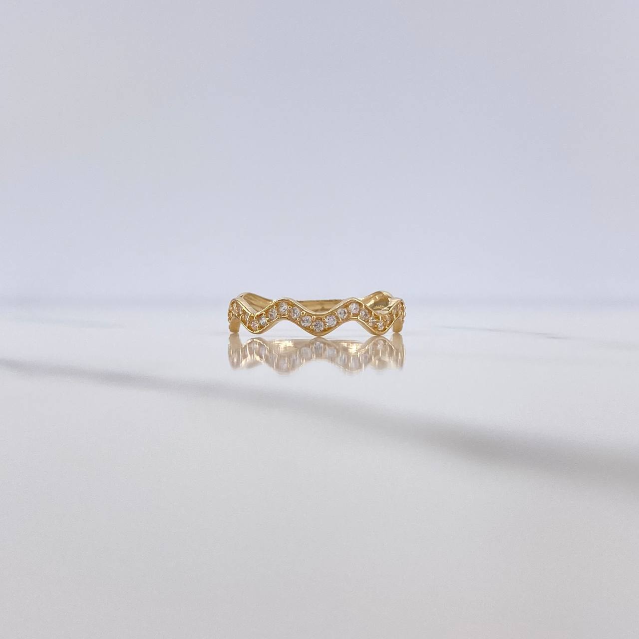ZigZag Ring 1.55gr / Size 6 3/4 / White Zircons 18K Yellow Gold $