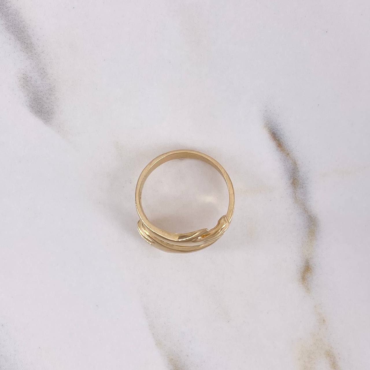 Hug Ring 3.4gr / Size 5 3/4 / 18K Yellow Gold $