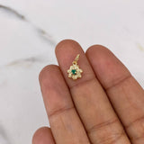 Dije Flor 0.4gr / 1.3cm / Esmeralda 4pts Oro Amarillo 18K (Joya) $