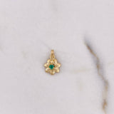 Dije Flor 0.4gr / 1.3cm / Esmeralda 4pts Oro Amarillo 18K (Joya) $