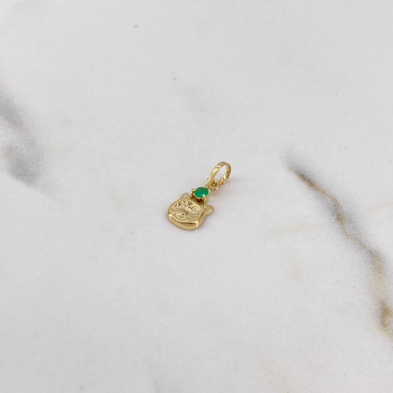 Dije Rostro Gato 0.4gr / 1.4cm / Esmeralda 4pts Oro Amarillo 18K (Joya) $