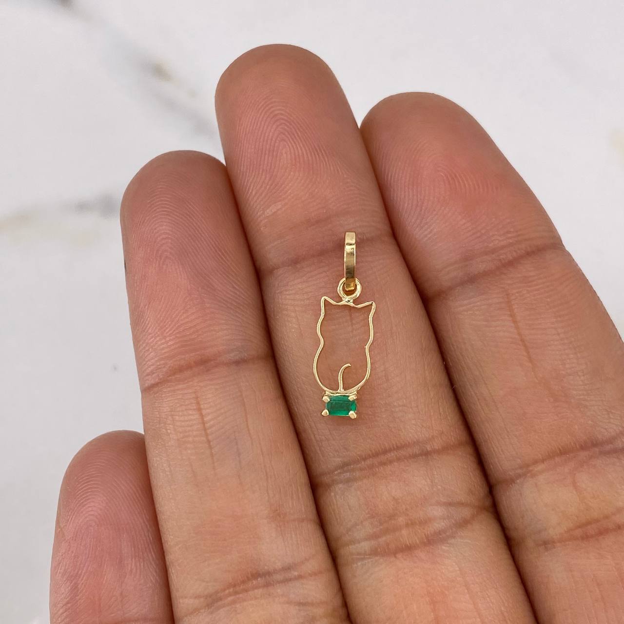 Dije Gato 0.35gr / 1.9cm / Esmeralda 8pts Oro Amarillo 18K (Joya) $