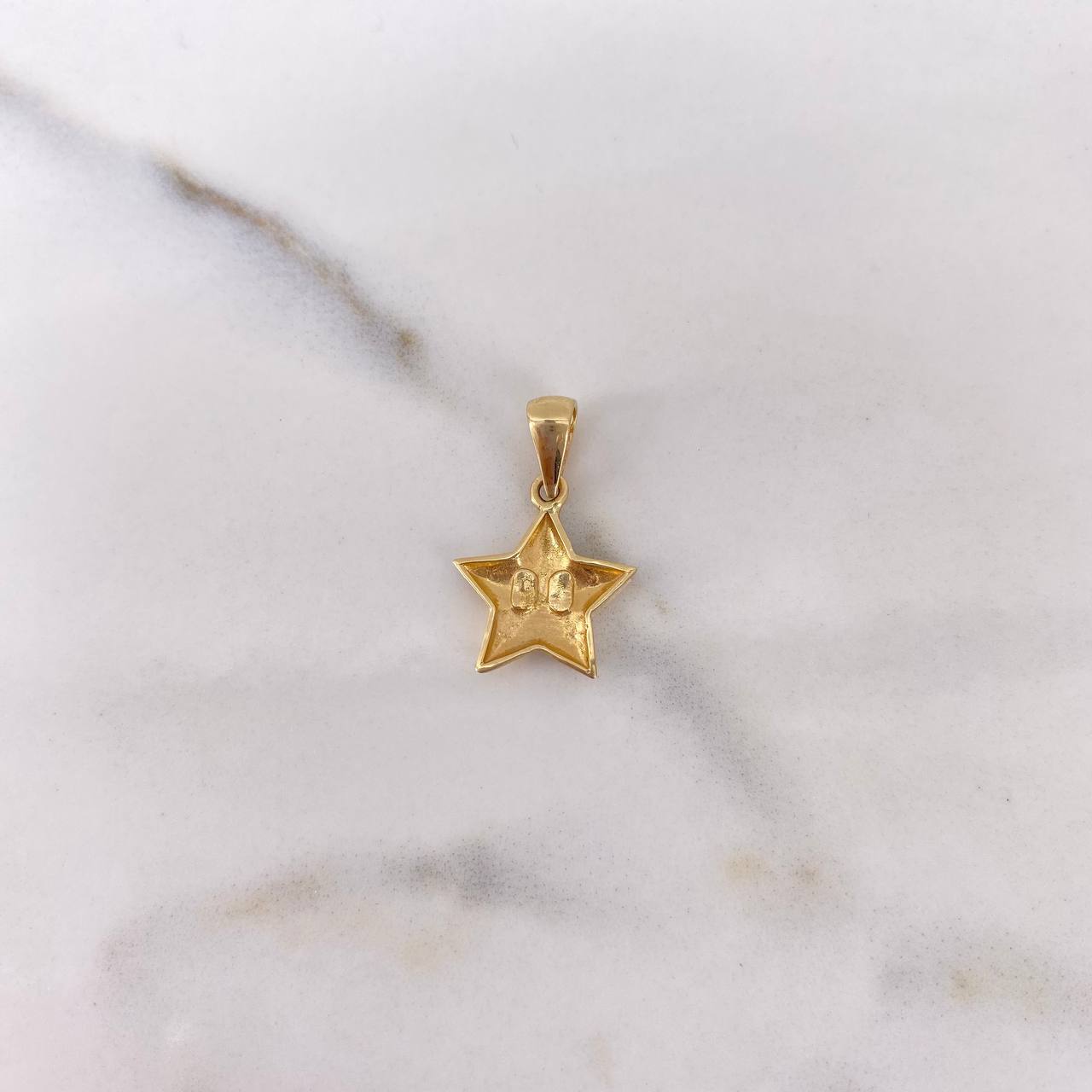 Pendant Star 1.45gr / 2.1cm / Smooth 18K Yellow Gold &