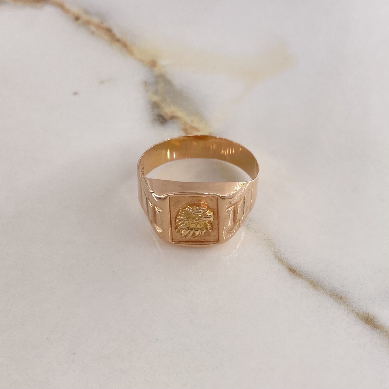 Anillo Sello Aguila 3.25gr / T9 1/2 / Dos Oros Amarillo Rosa $