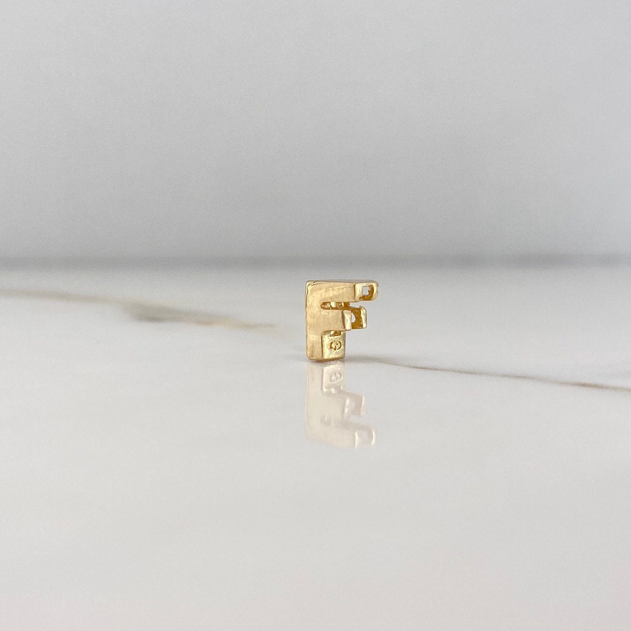 Pendant Letter F 0.6gr / 0.7cm / 3D Polished Yellow Gold $