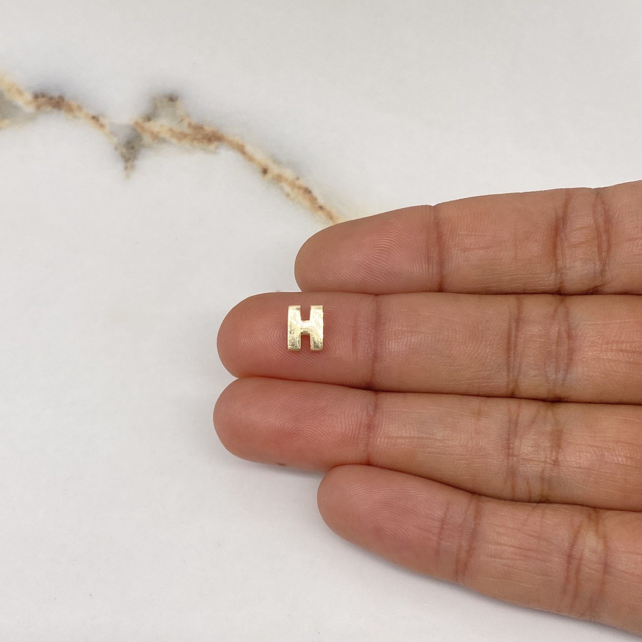 Pendant Letter H 0.6gr / 0.7cm / 3D Polished Yellow Gold $