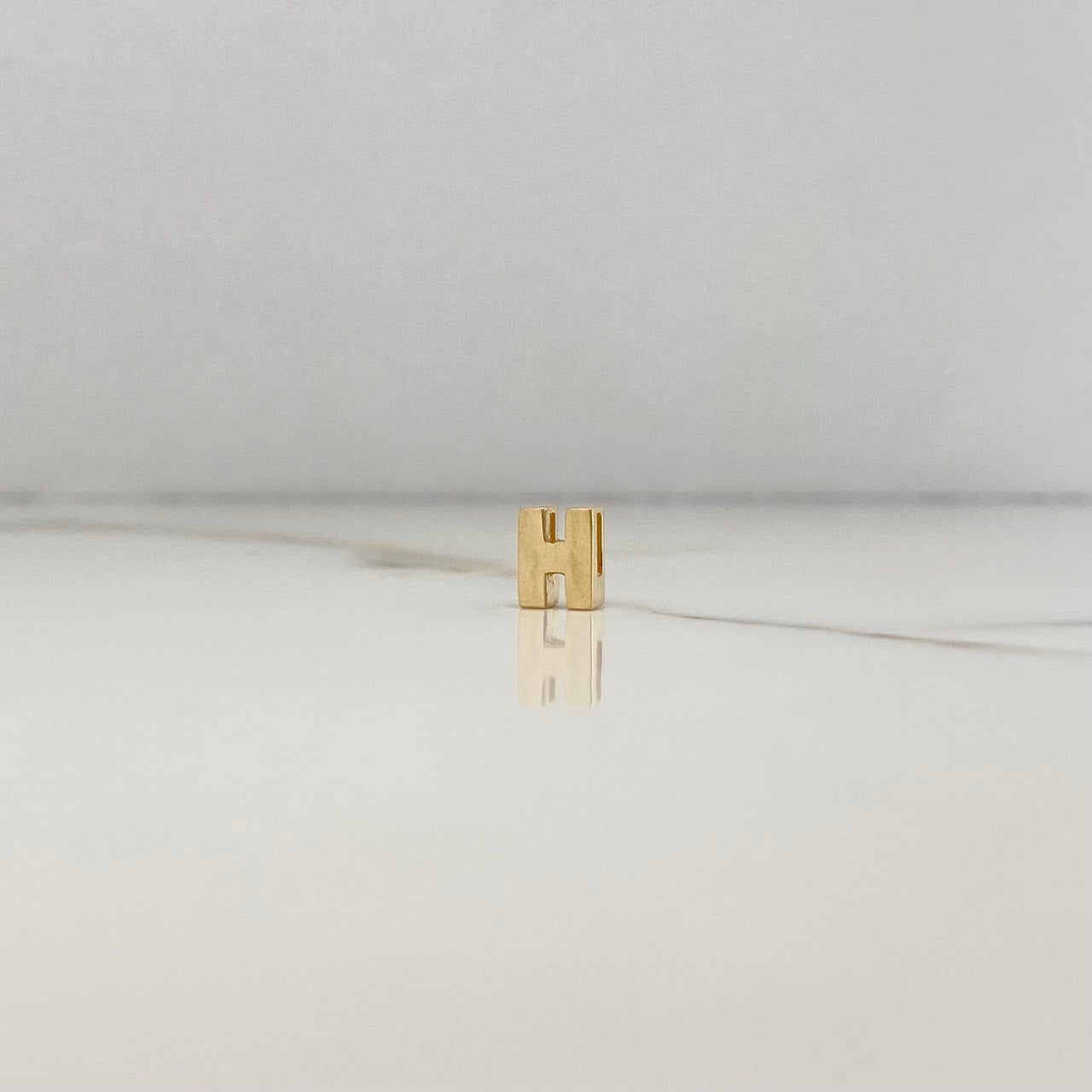 Pendant Letter H 0.6gr / 0.7cm / 3D Polished Yellow Gold $