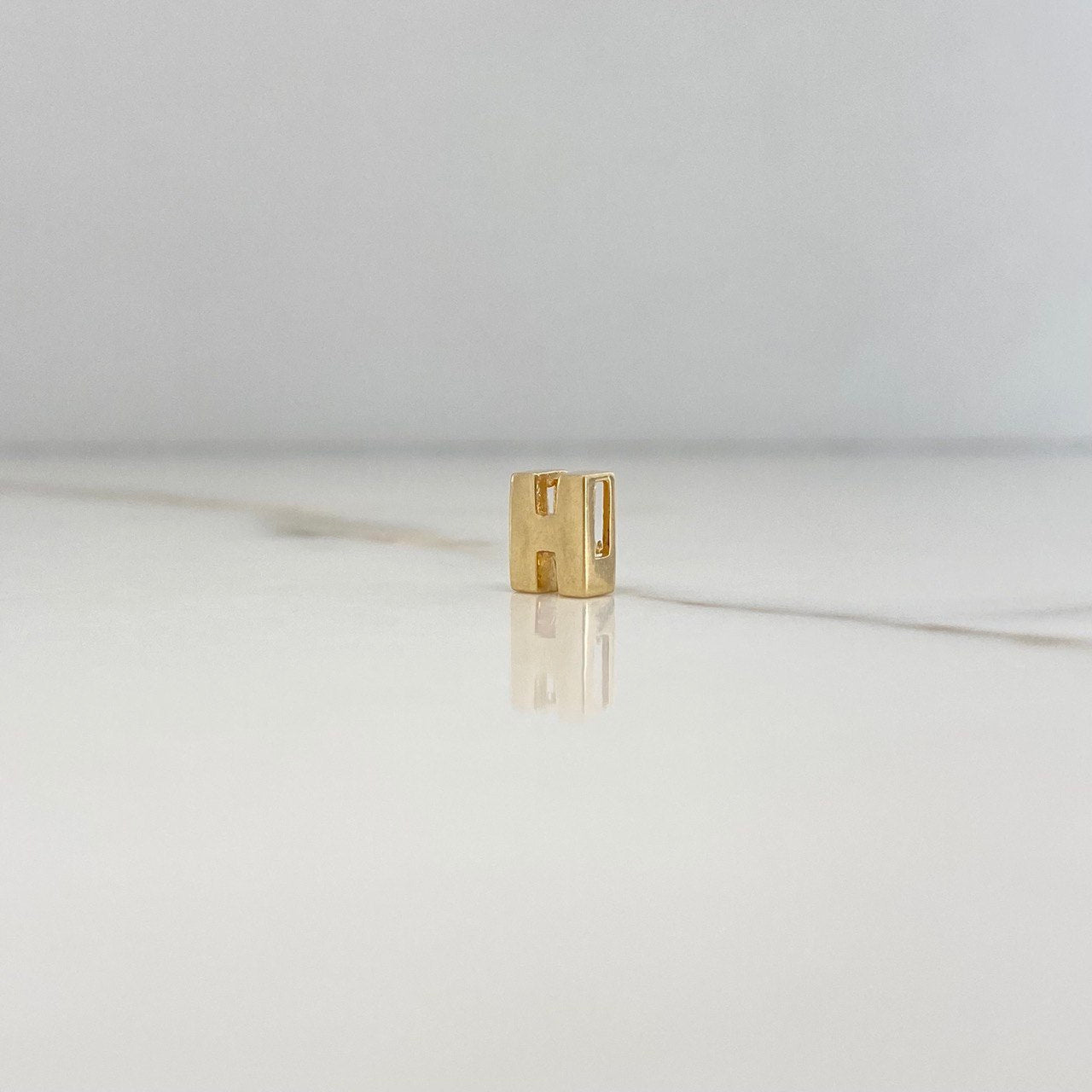 Pendant Letter H 0.6gr / 0.7cm / 3D Polished Yellow Gold $