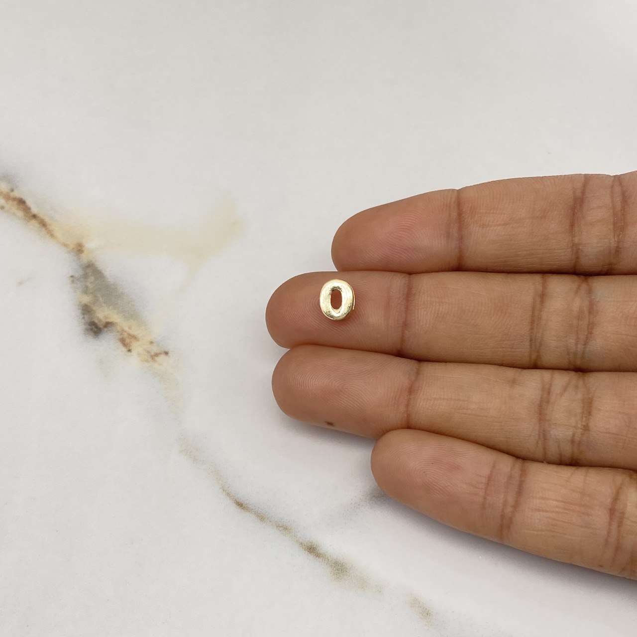 Pendant Letter O 0.5gr / 0.7cm / 3D Polished Yellow Gold $