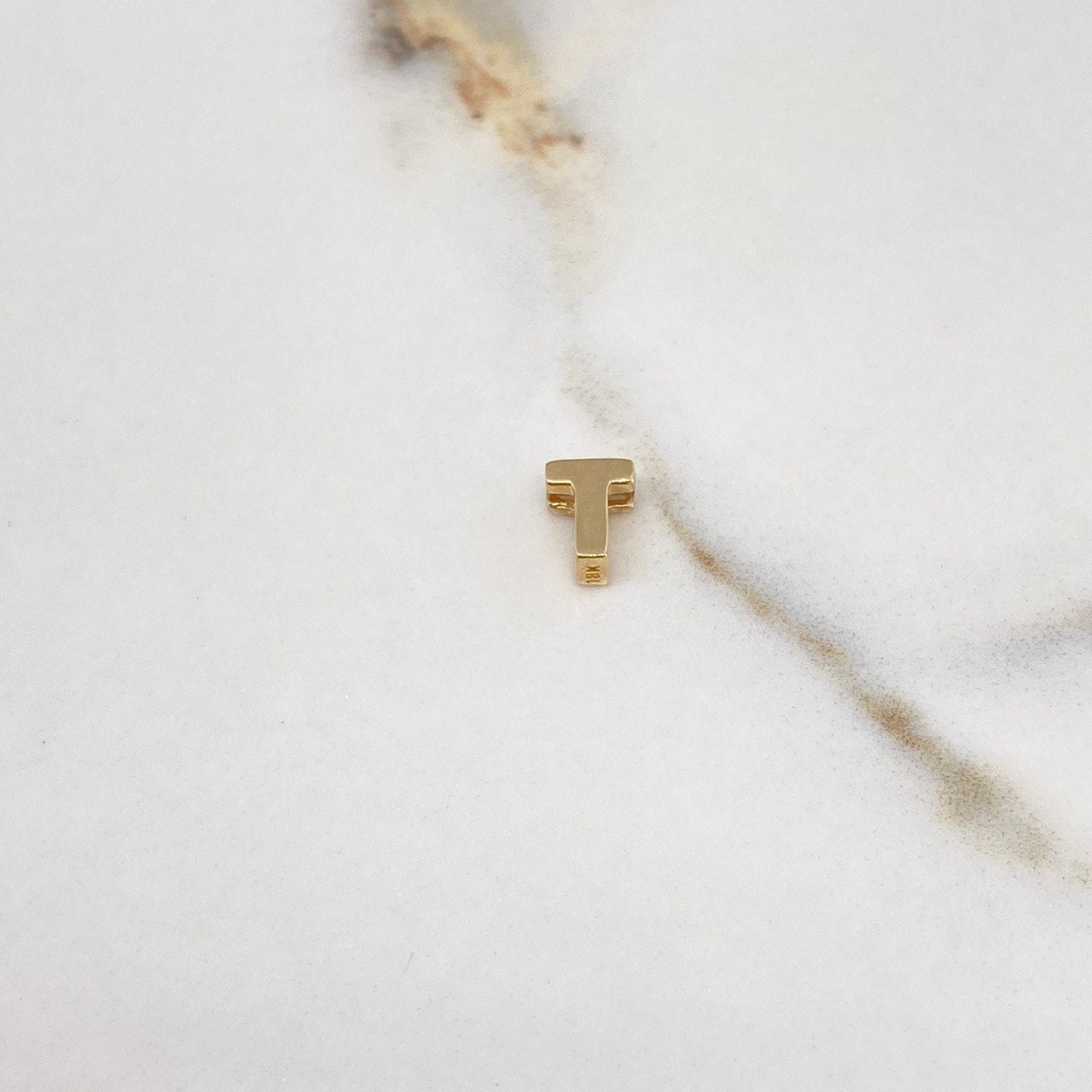 Pendant Letter T 0.5gr / 0.7cm / 3D Polished Yellow Gold $