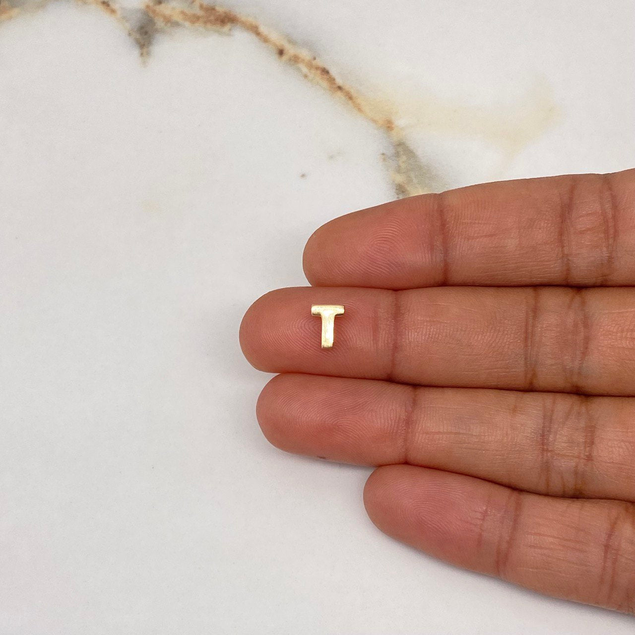 Pendant Letter T 0.5gr / 0.7cm / 3D Polished Yellow Gold $