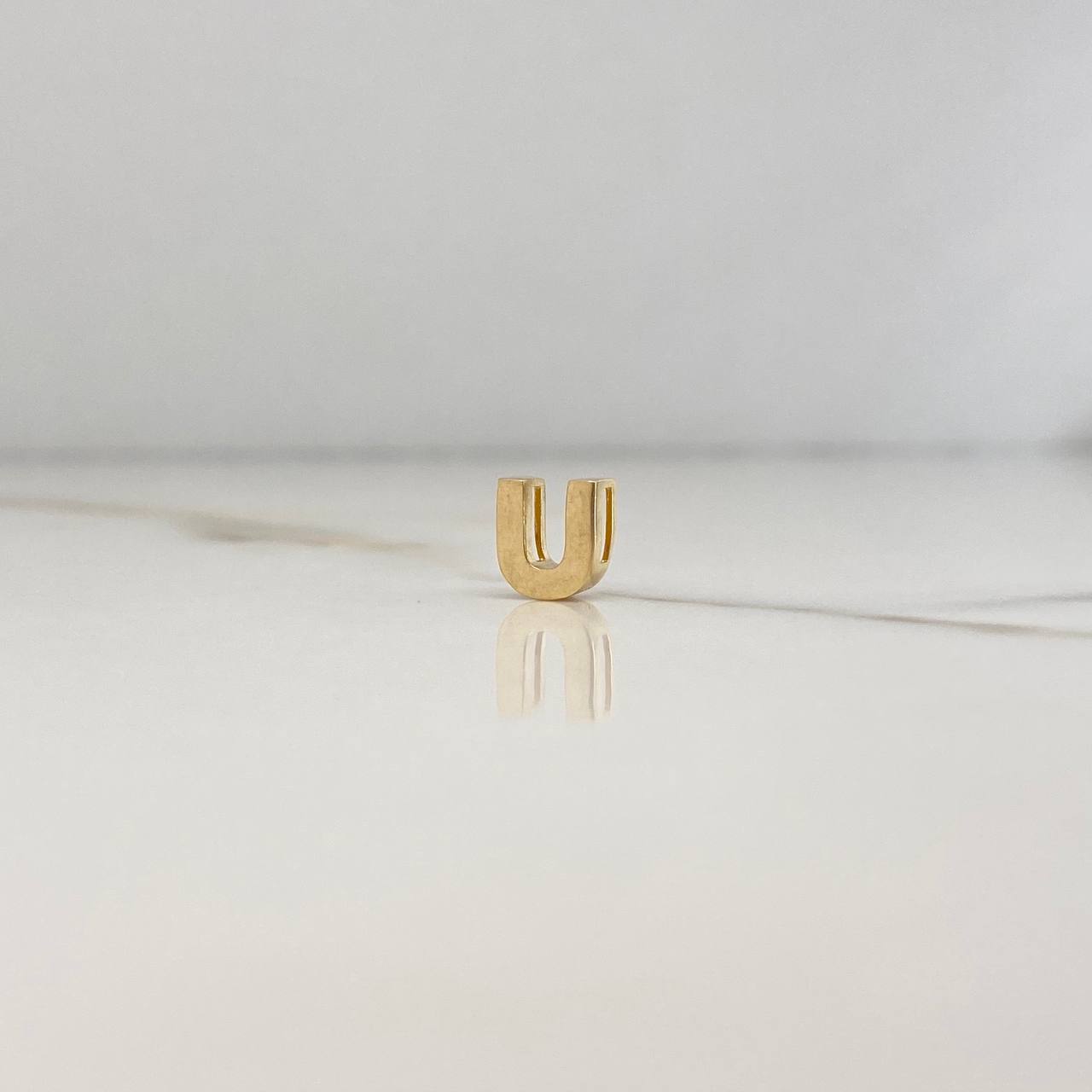Pendant Letter U 0.6gr / 0.7cm / 3D Polished Yellow Gold $