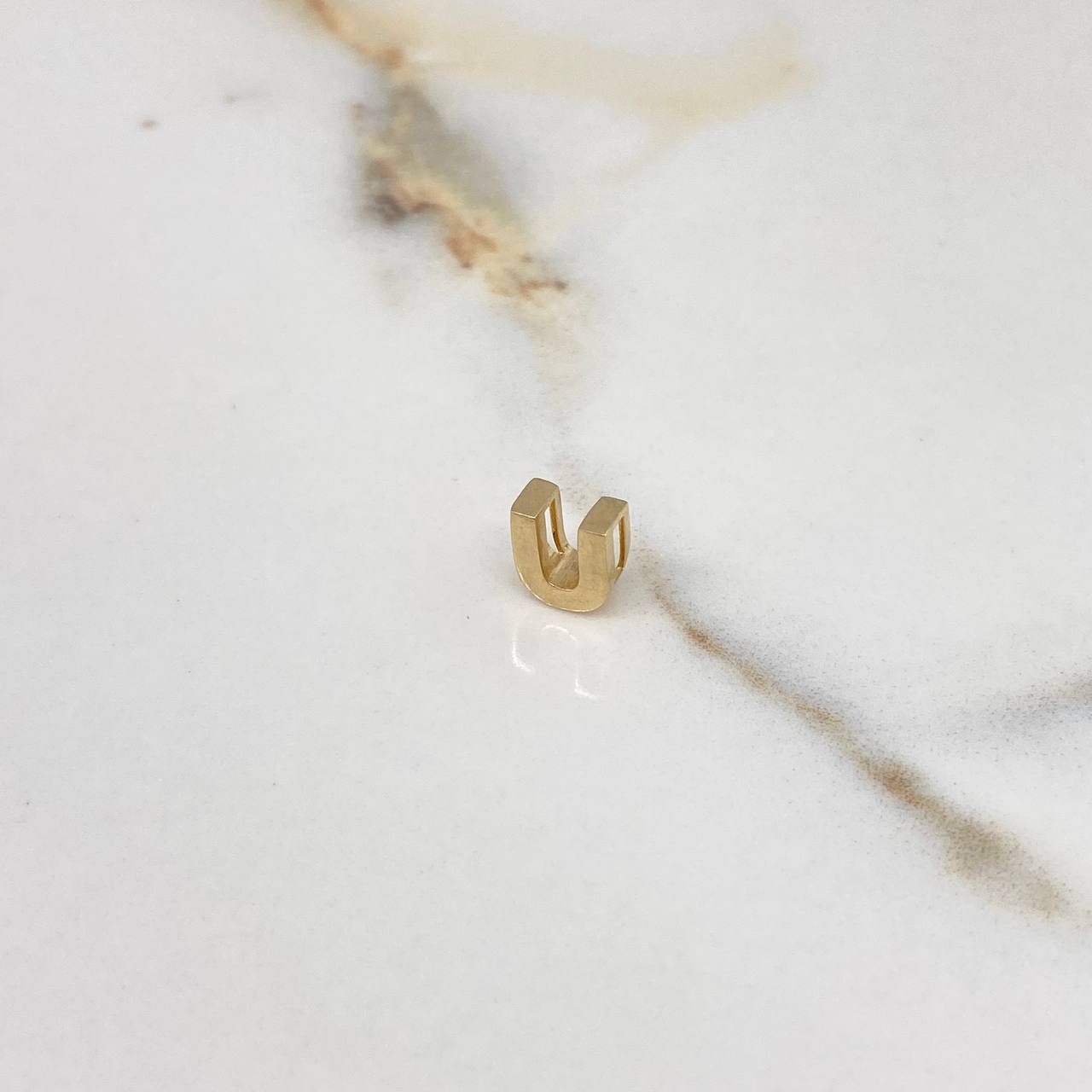 Pendant Letter U 0.6gr / 0.7cm / 3D Polished Yellow Gold $