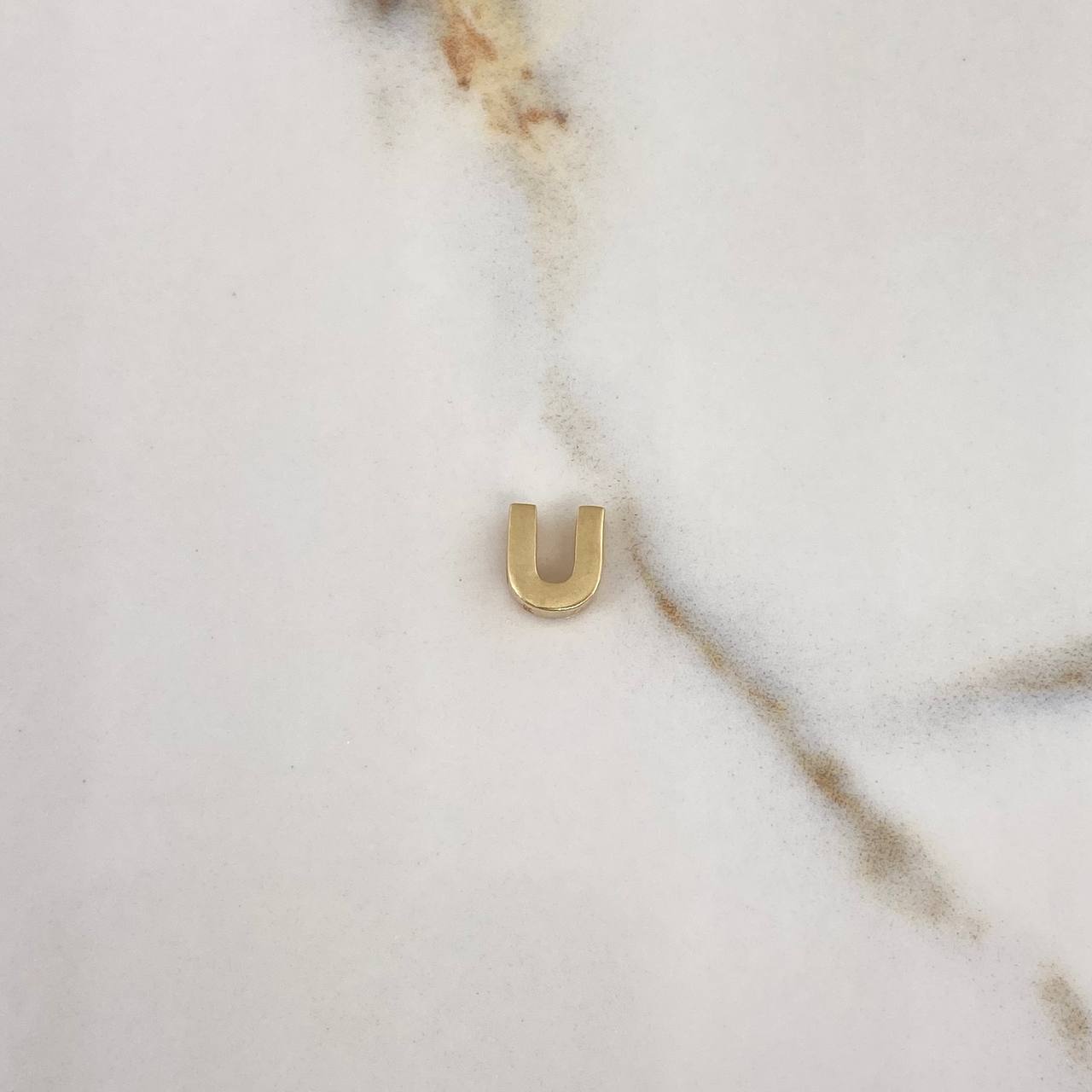 Pendant Letter U 0.6gr / 0.7cm / 3D Polished Yellow Gold $