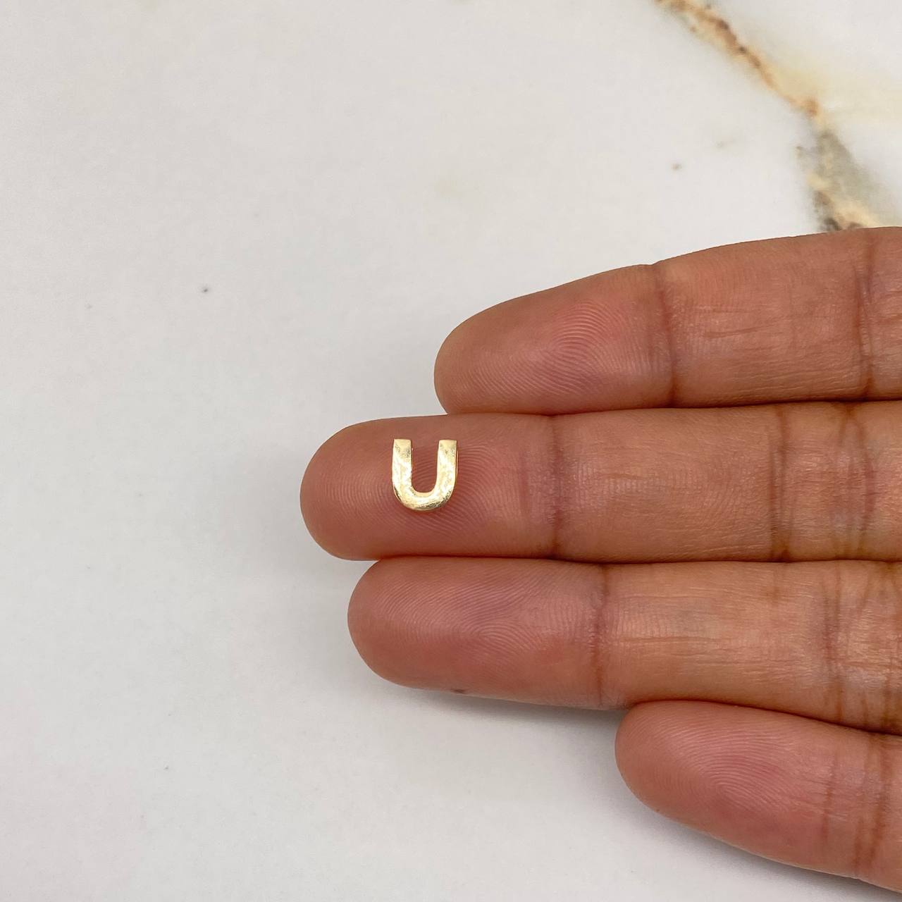 Pendant Letter U 0.6gr / 0.7cm / 3D Polished Yellow Gold $