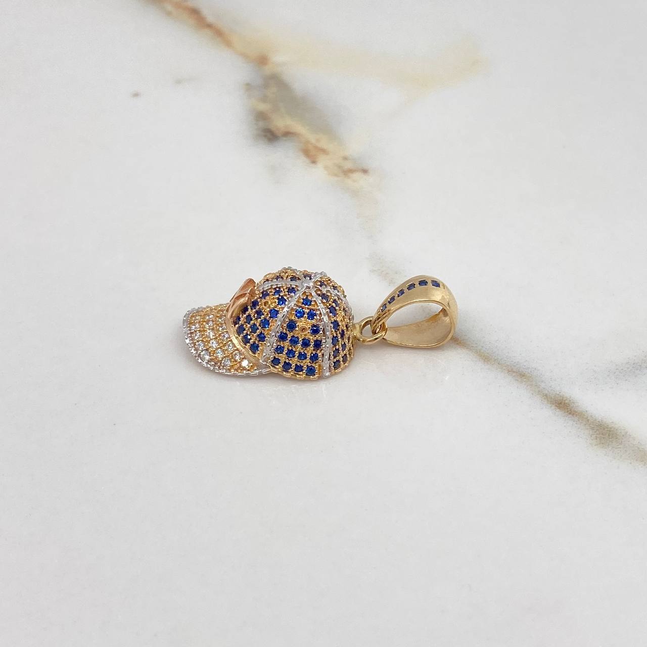 Pendant NY Cap 4.05gr / 3cm / White Blue Zircons Three Golds $
