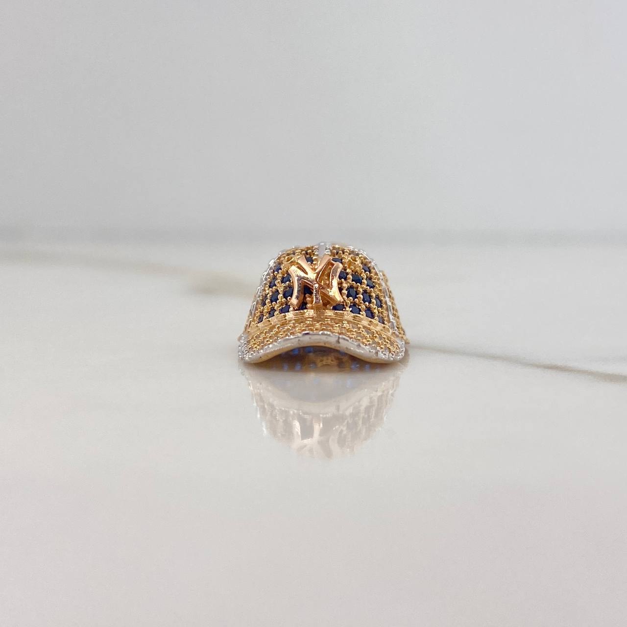 Pendant NY Cap 4.05gr / 3cm / White Blue Zircons Three Golds $