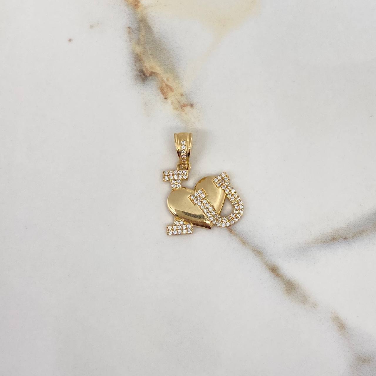 Pendant I Love 3.7gr / 2.9cm / White Zirconia Yellow Gold $