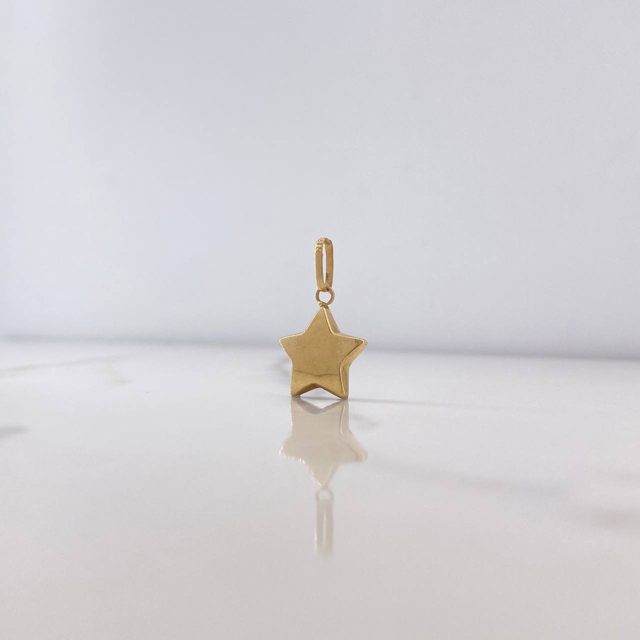 Pendant Star 0.8gr / 2.2cm / Yellow Gold Blown $