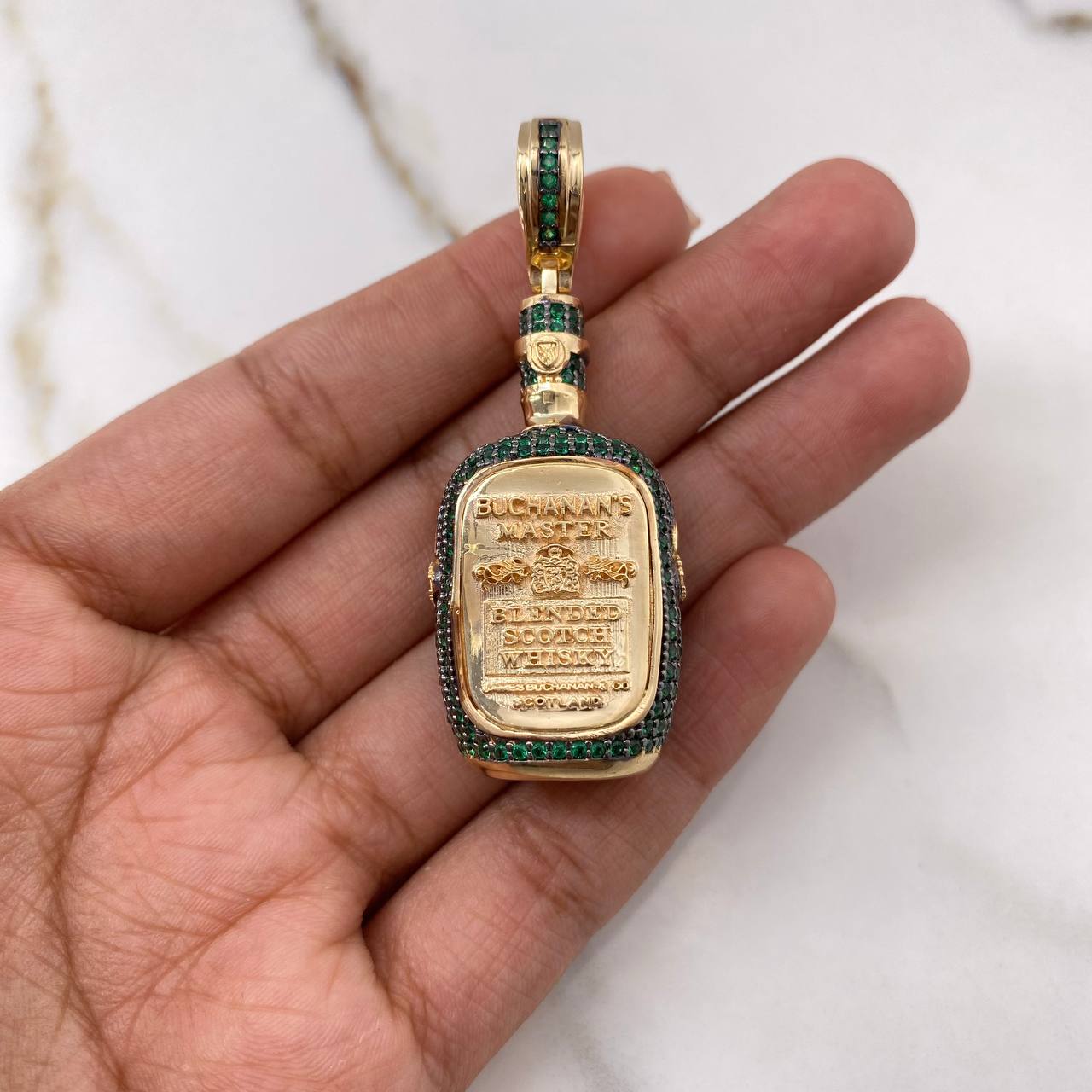 Pendant Buchanan's Bottle 24.8gr / 5.6cm / Green Zircons Yellow Gold (Offer) &
