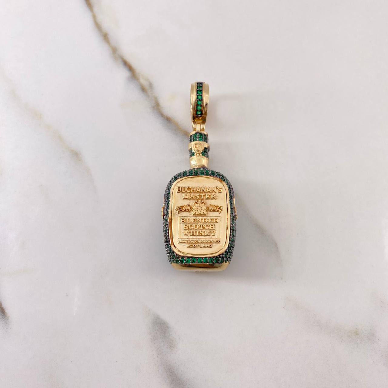 Pendant Buchanan's Bottle 24.8gr / 5.6cm / Green Zircons Yellow Gold (Offer) &