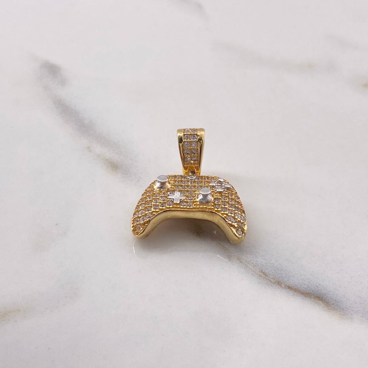 Pendant Control Play 5.3gr / 2.3cm / White Zirconia Two Yellow and White Gold $