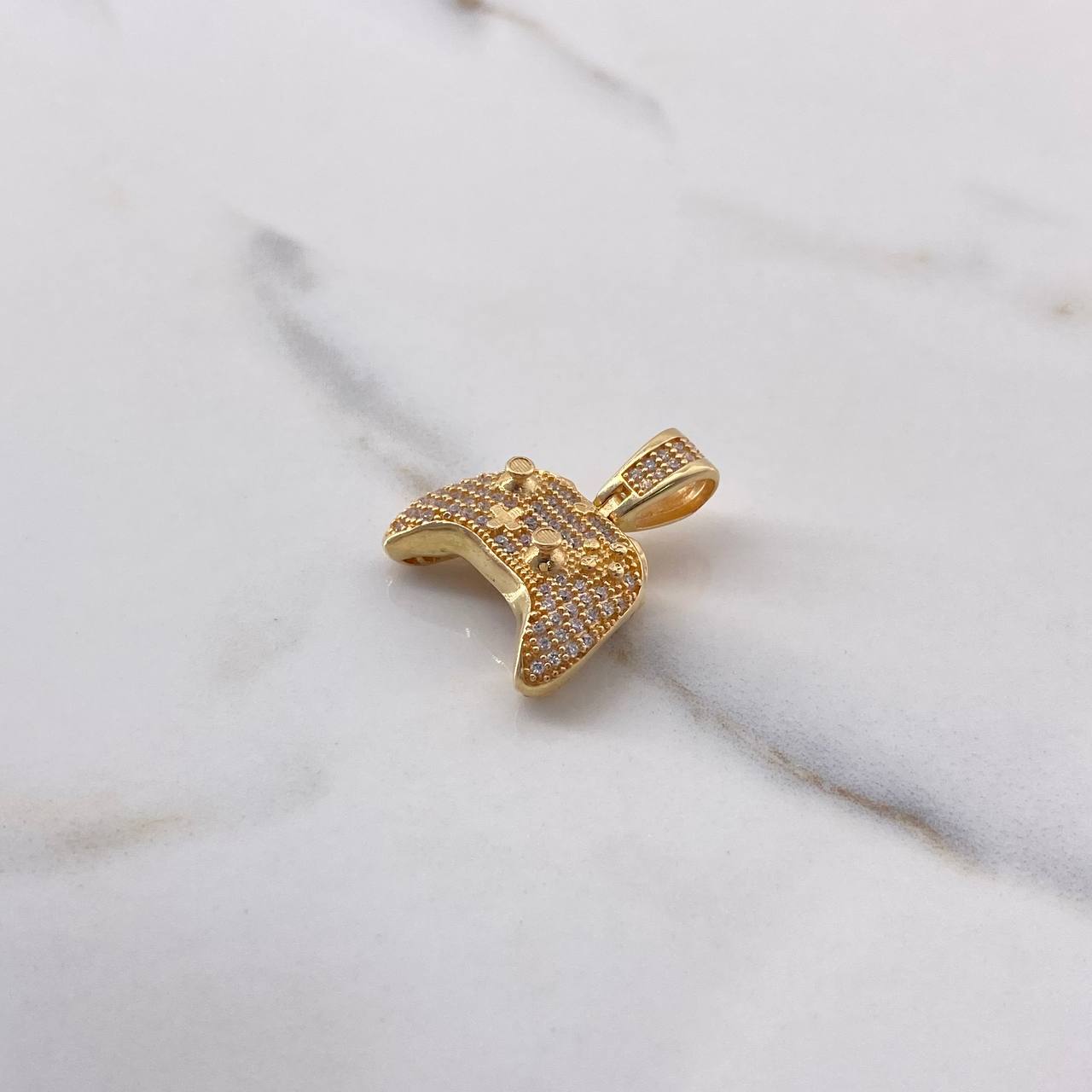 Pendant Control Play 5.55gr / 2.3cm / White Zircons Yellow Gold $