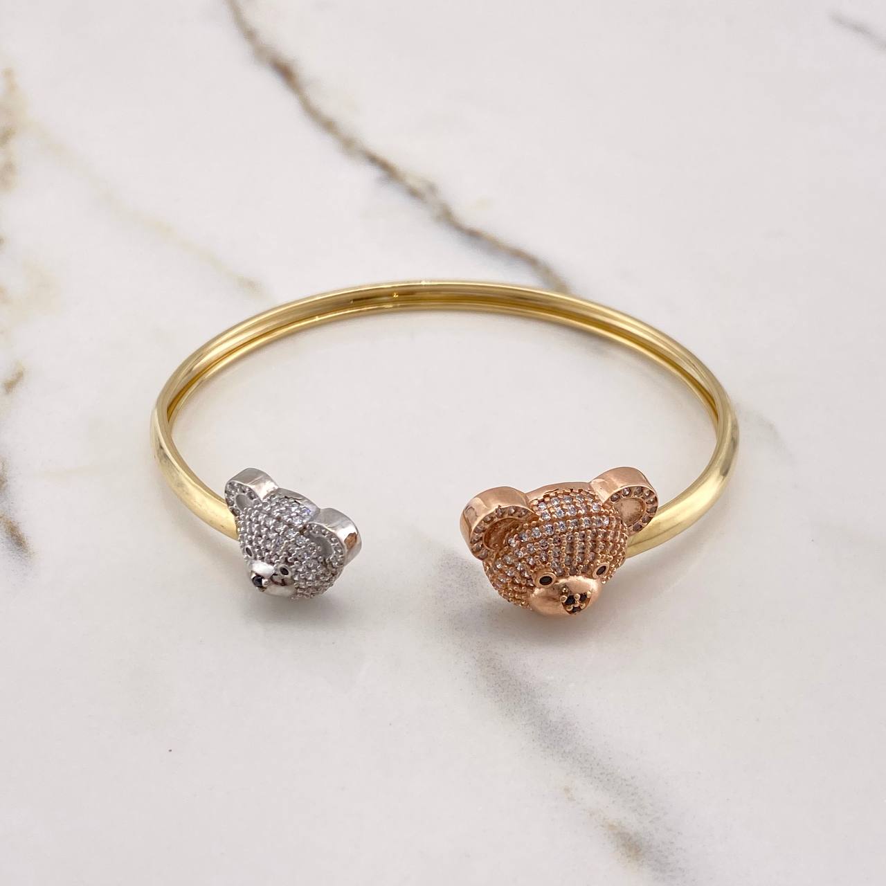 Bracelet Hug Bears 7.7gr / 16cm / White Black Zircons Three Golds &