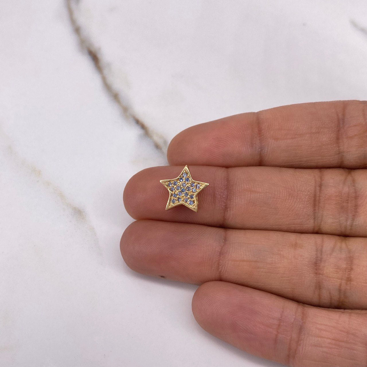 Charm Star 2.1gr / 1.1cm / Blue Yellow Zircons Yellow Gold $