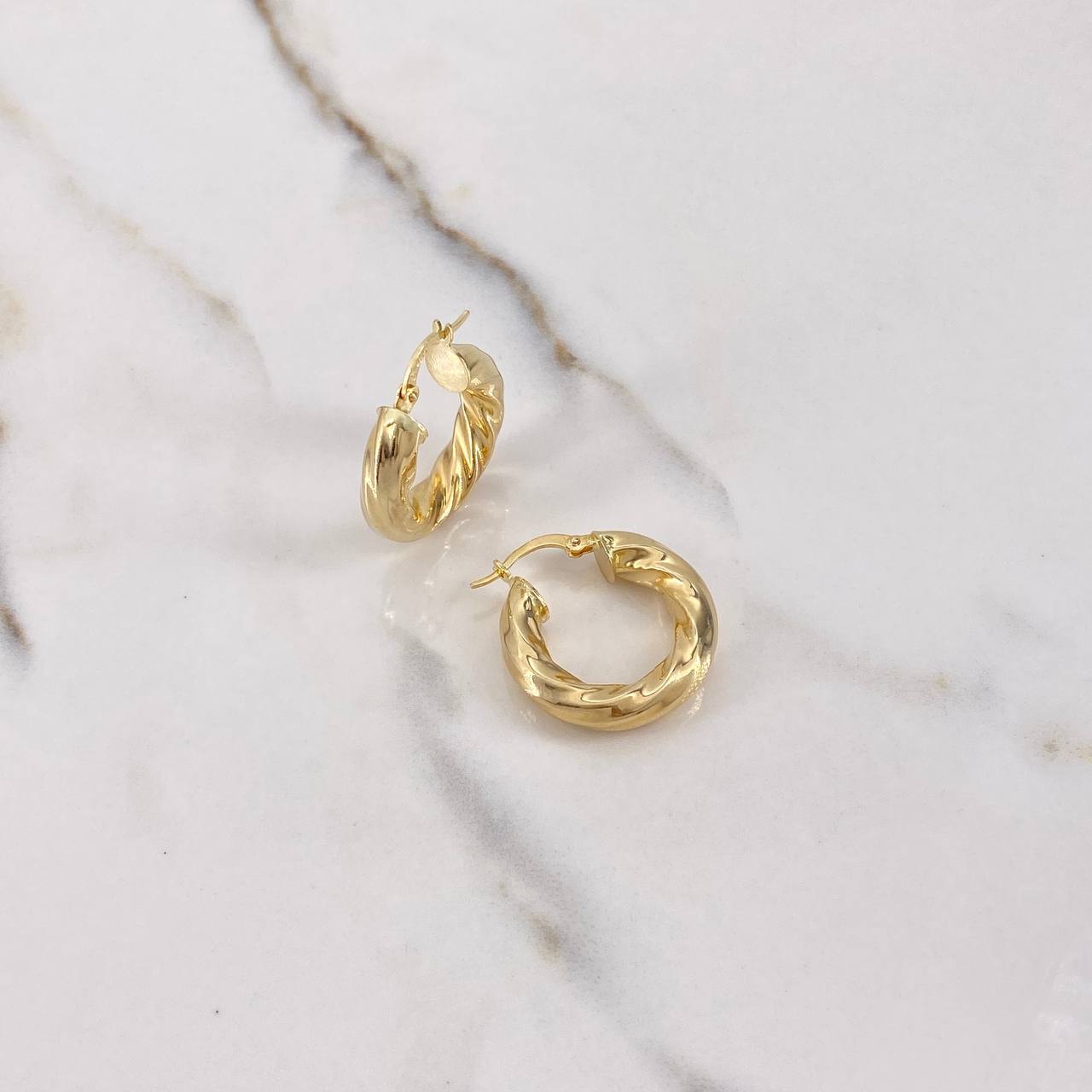 Hoop Earrings Earrings 4.9gr / 2.5cm / Twisted Yellow Gold &