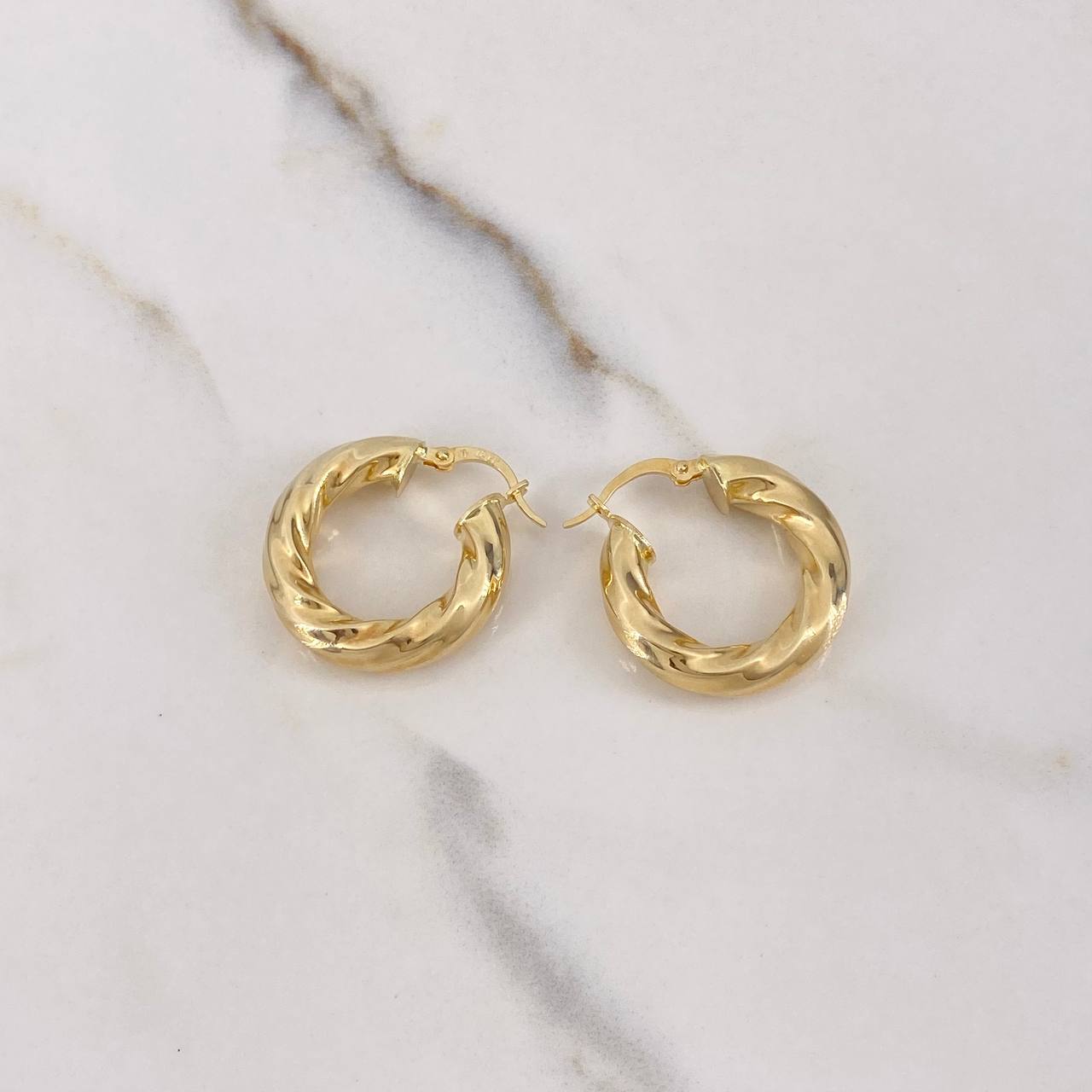 Hoop Earrings Earrings 4.9gr / 2.5cm / Twisted Yellow Gold &