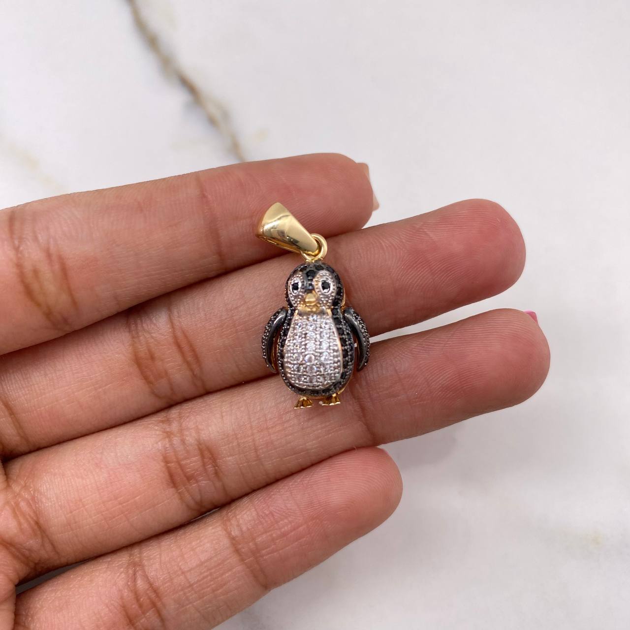 Pendant Penguin 3.9gr / 2.7cm / White and Black Zircons Two Yellows White $