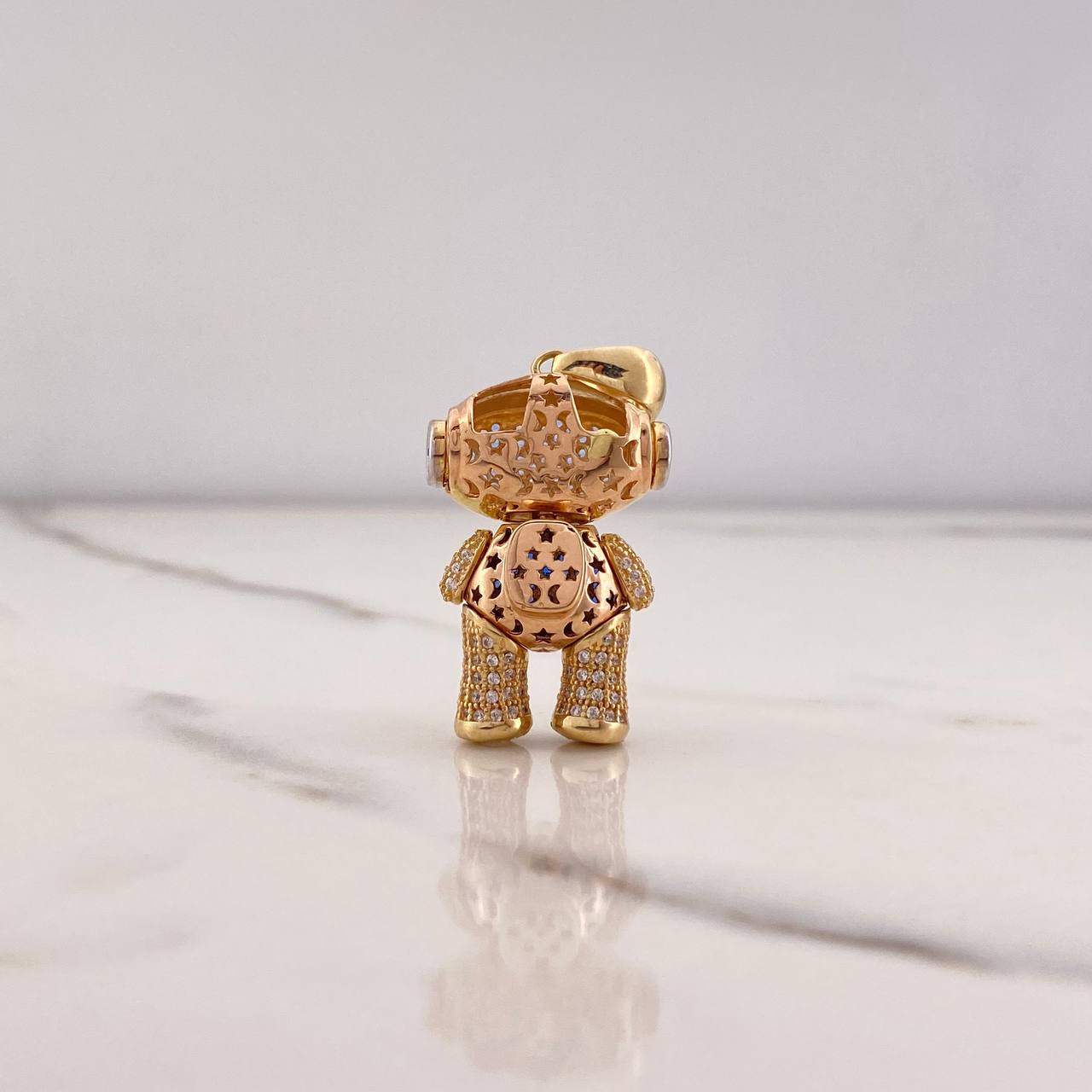 Pendant Astronaut 11.55gr / 3.8cm / White Blue Zircons Two Yellow White Golds (Offer) $