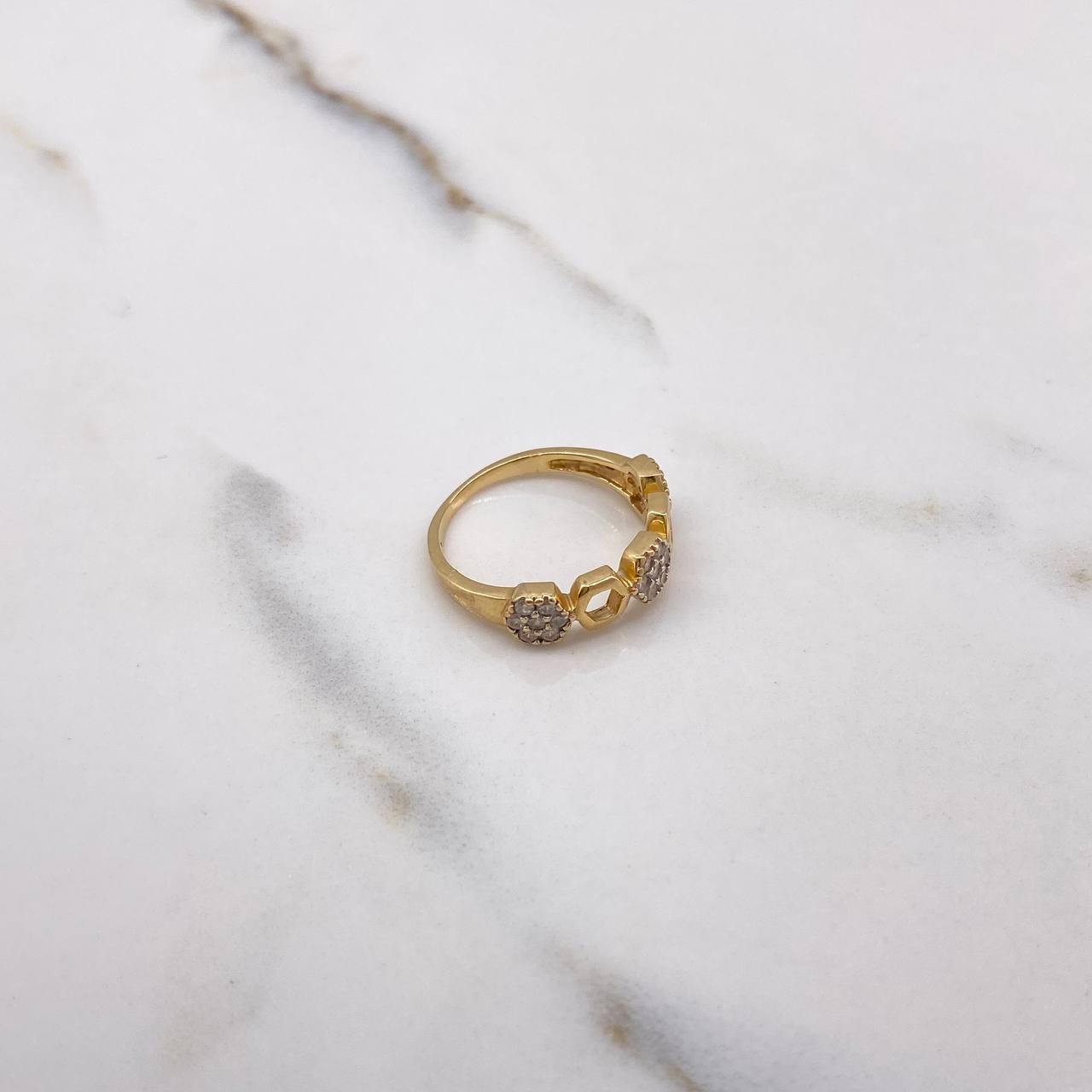 Hexagon Ring 2.7gr / T5 3/4 / White Zircons Two Yellow and White Golds &