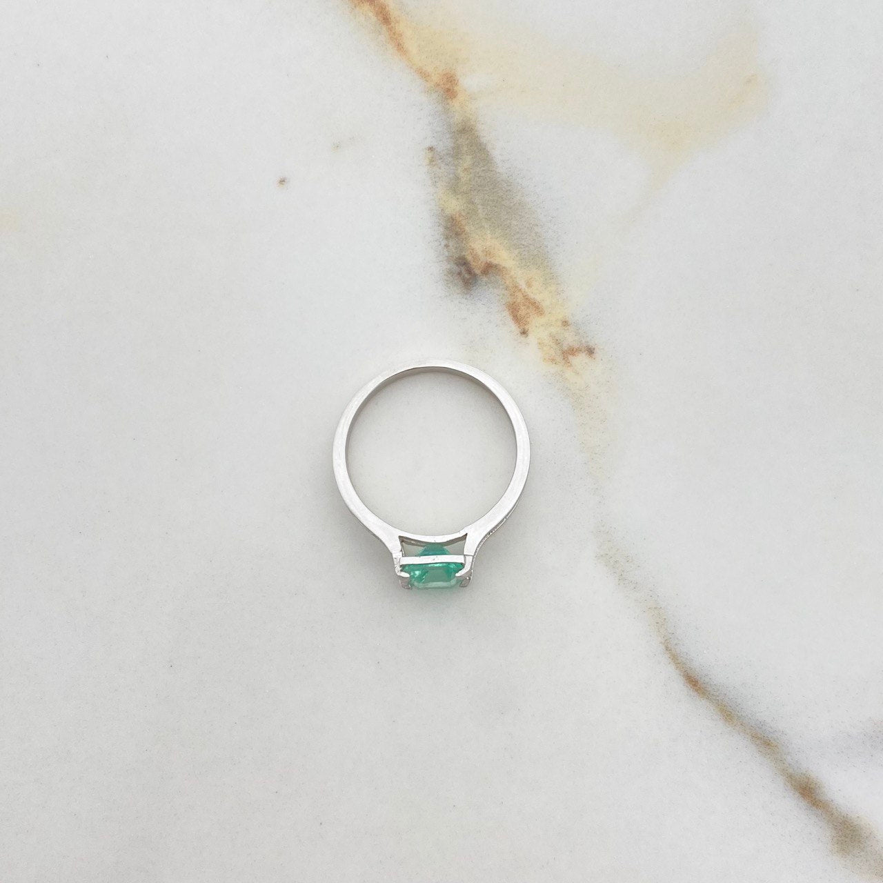 Ring Solitaire Double Line Square 2.69gr / T6 1/4 / Emerald 1.00 Qts White Gold (Jewelry Offer) &