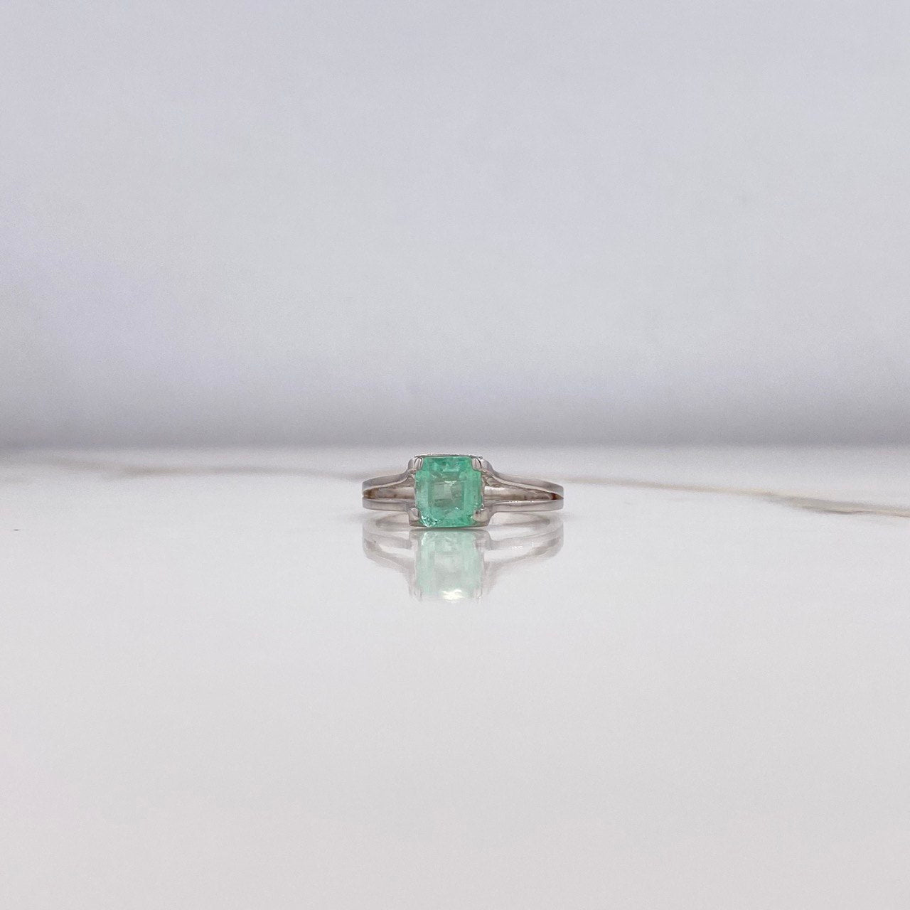 Ring Solitaire Double Line Square 2.69gr / T6 1/4 / Emerald 1.00 Qts White Gold (Jewelry Offer) &