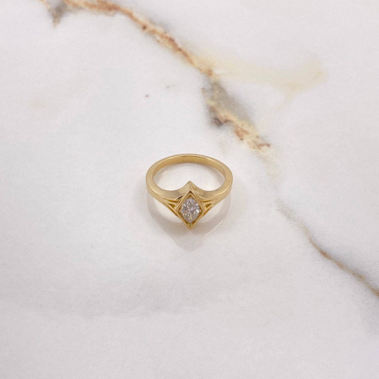 Solitaire Solitaire Marquise 4.94gr / Size 6 1/4 / Diamond 0.46 Qts Yellow Gold (Jewelry Offer) &