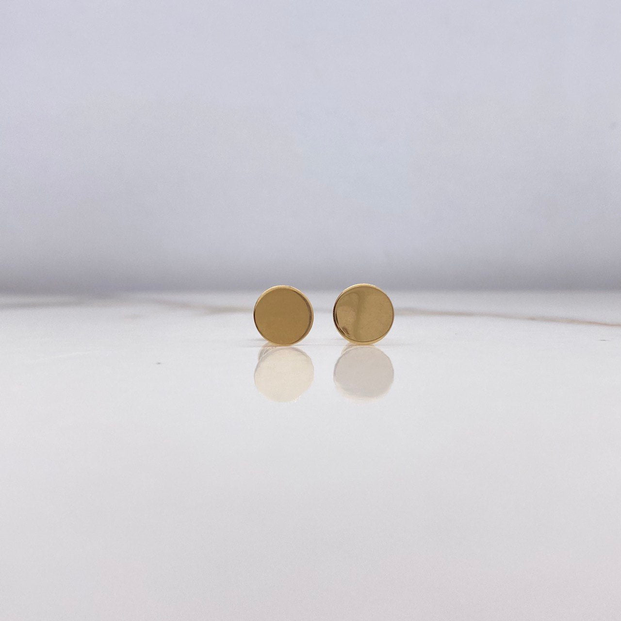 Stud Earrings Circle 1.1gr / Smooth Yellow Gold $