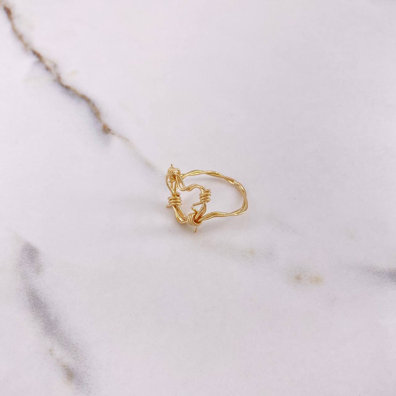 Wire Heart Ring 2.15gr / T5 1/4 / Yellow Gold &