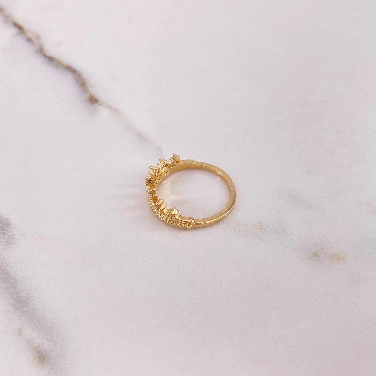 Crown Ring 2.7gr / T5 3/4 / White Zircons Yellow Gold &