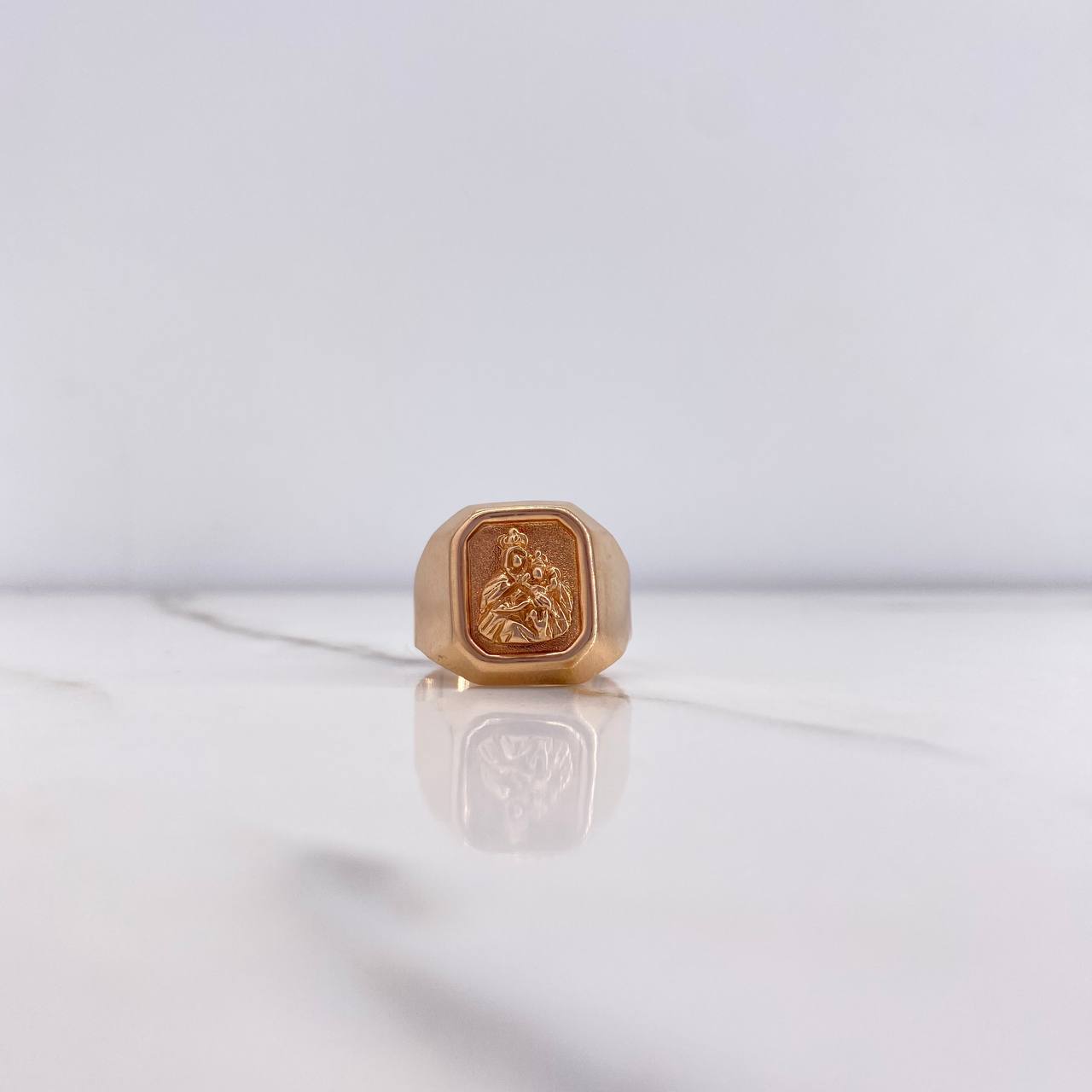 Virgin del Carmen Signet Ring 3.8gr / Size 8 3/4 / Smooth Rose Gold $