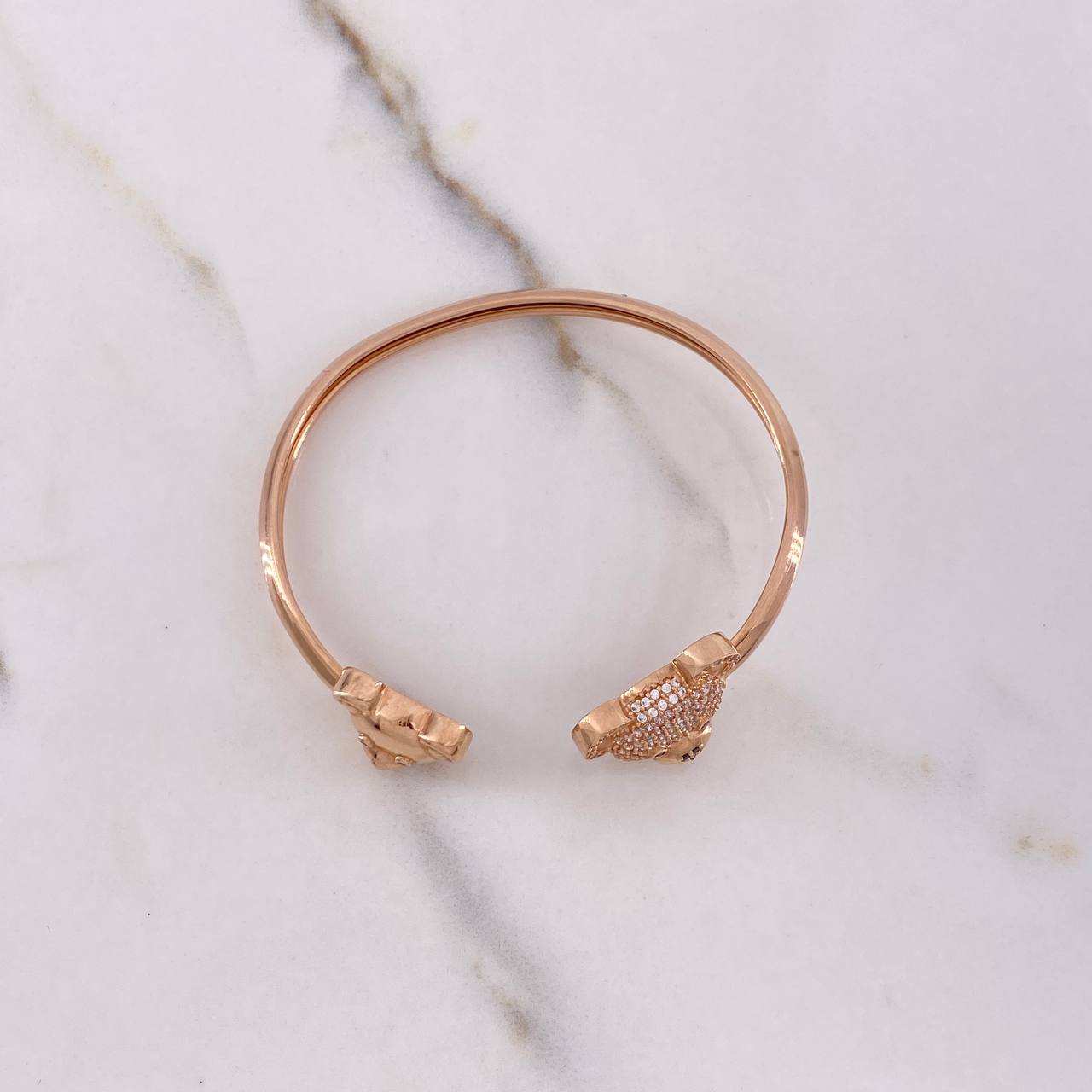 Bracelet Bear Hug 10.6gr / 15cm / White Zircons Rose Gold &