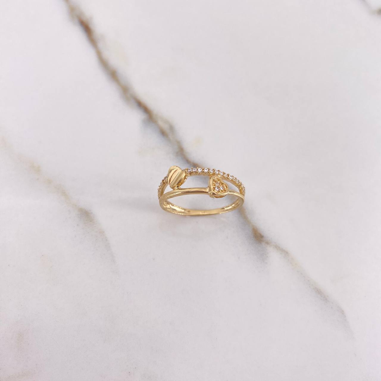 Hearts Ring 1.9gr / Size 7 1/2 / White Zircons Yellow Gold &