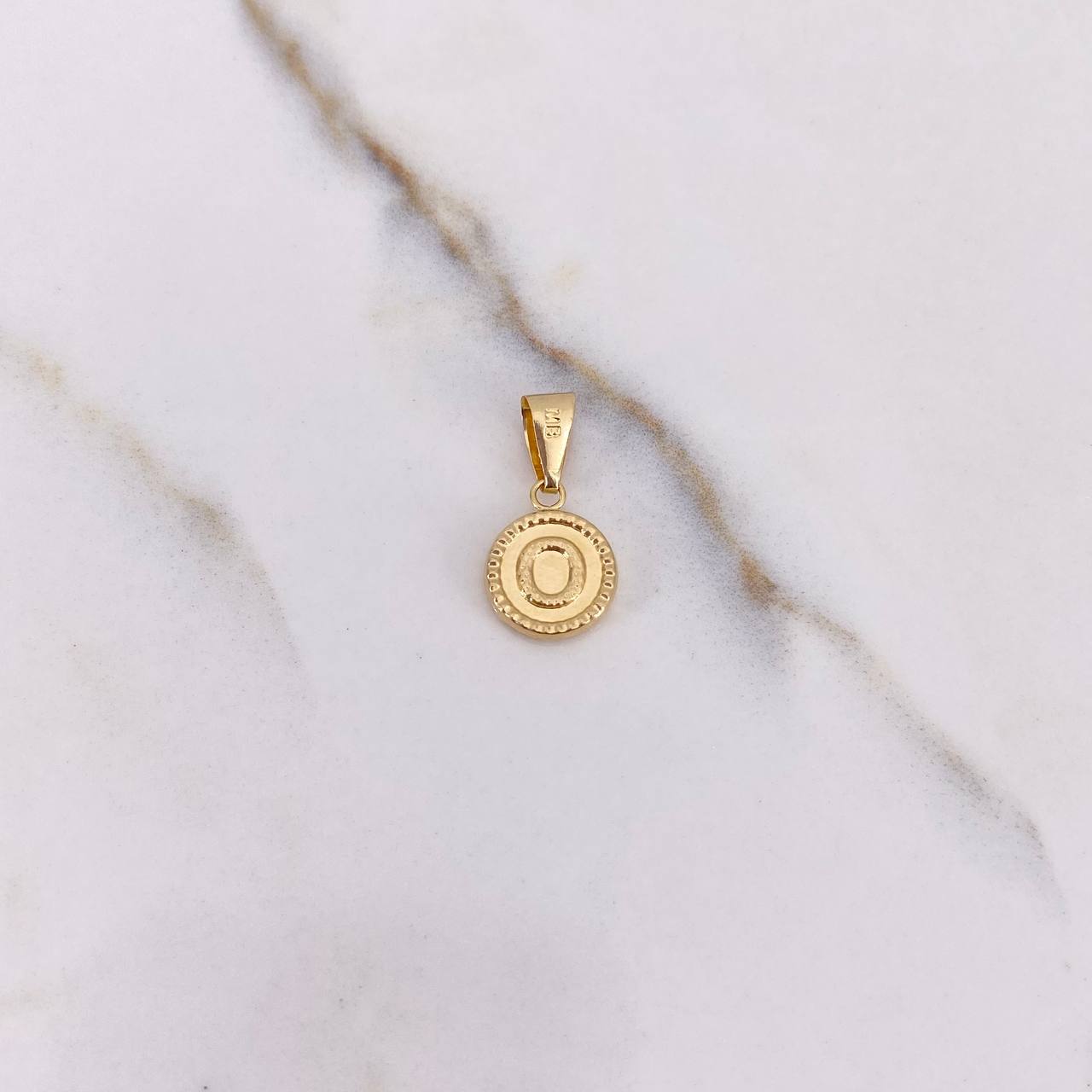 Pendant Letter O 0.65gr / 1.8cm / Yellow Gold Stamped $