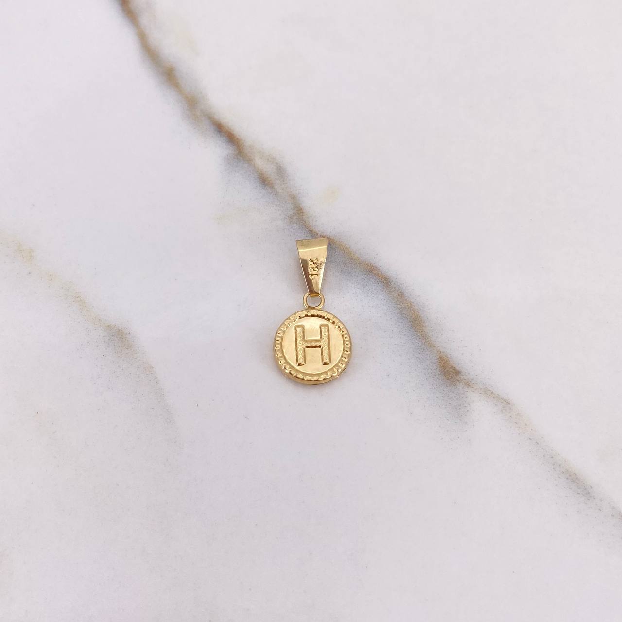 Pendant Letter H 0.6gr / 1.8cm / Yellow Gold Stamped $